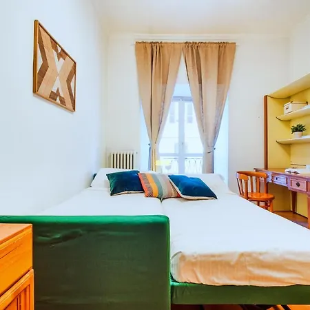 Lovely And Spacious 2 Bed Flat In A Great Area Apartment *