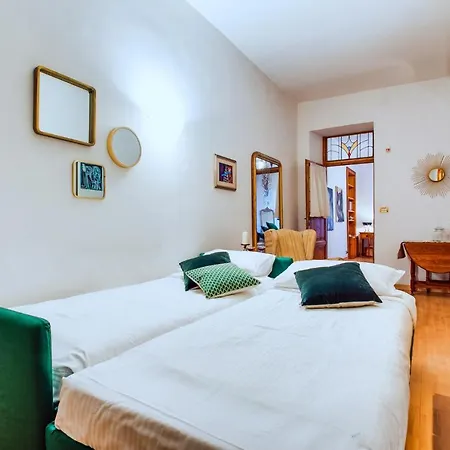 Lovely And Spacious 2 Bed Flat In A Great Area Apartment *