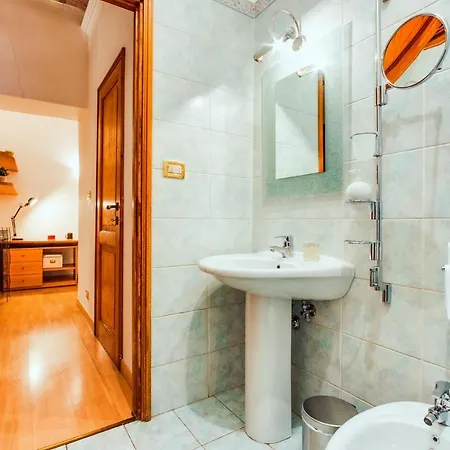 Lovely And Spacious 2 Bed Flat In A Great Area Apartment Rome
