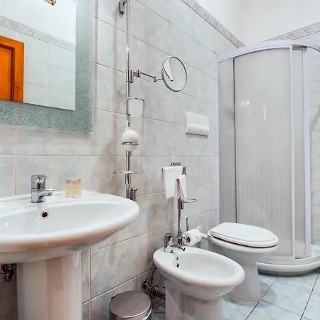 Lovely And Spacious 2 Bed Flat In A Great Area Apartment Rome